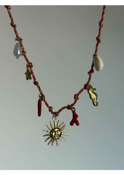 Çelik Kırmızı Ipli Güneş & Biber & Deniz Atı Charmlı Kolye fiyatları