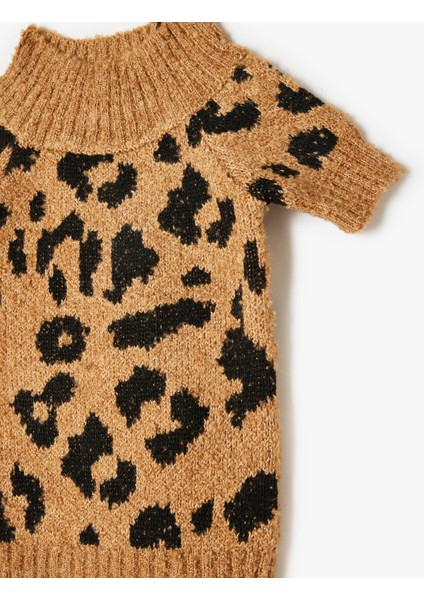 Leopar Desenli Kahverengi Dik Yaka Köpek Kazağı, Şık ve Rahat Üst Giyim. modelleri