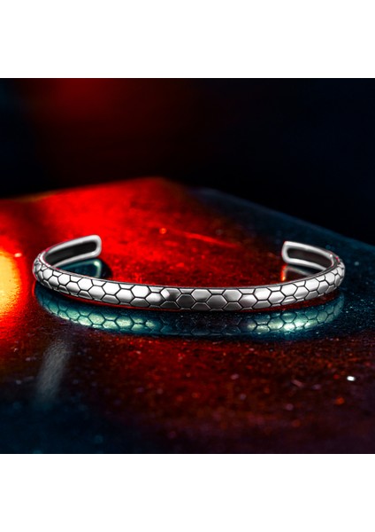 925 Ayar Gümüş Petek Desenli Parlak Model Açık Cuff Erkek Bileklik