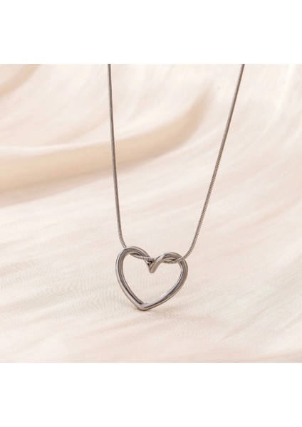 Kalpli Gümüş Renkli Çelik Kolye fırsatları