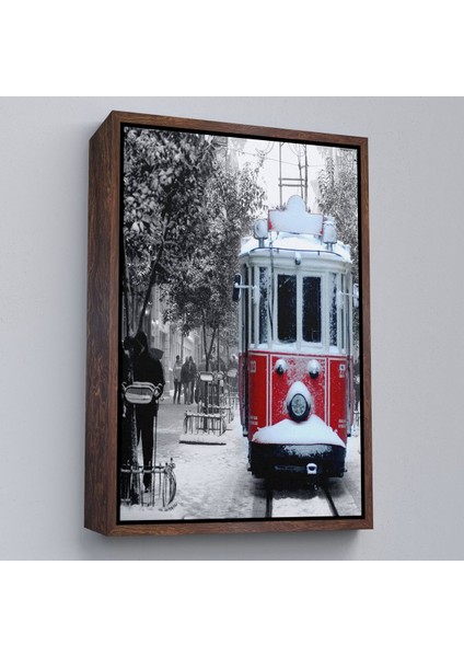 Çerçeveli Karlı Bir Istiklal Caddesi ve Nostaljik Tramvay TABLOSU-6404 fiyatları