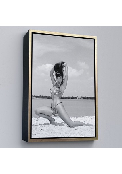 Çerçeveli Leopar Bikinili Bettie Page Duvar TABLOSU-6053