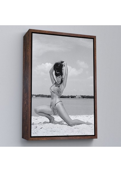 Çerçeveli Leopar Bikinili Bettie Page Duvar TABLOSU-6053 fiyatları
