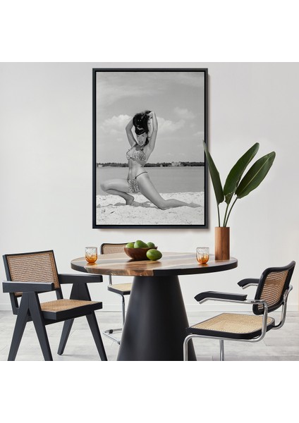 Çerçeveli Leopar Bikinili Bettie Page Duvar TABLOSU-6053