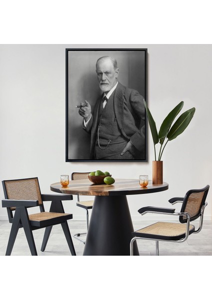 Çerçeveli Sigmund Freud Elinde Puro Ile Siyah Beyaz Fotoğrafı Kanvas TABLO-5238