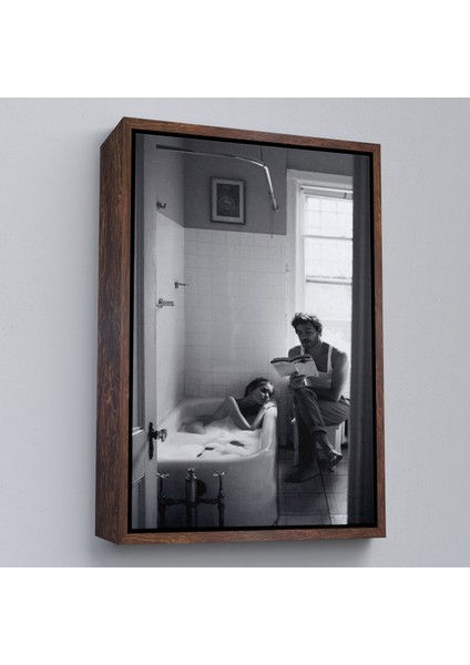 Çerçeveli Küvetteki Kadına Kitap Okuyan Adam TABLOSU-7815 fiyatları