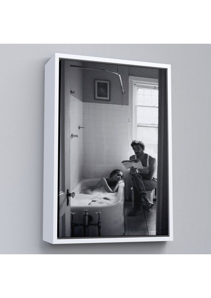 Çerçeveli Küvetteki Kadına Kitap Okuyan Adam TABLOSU-7815 fırsatları