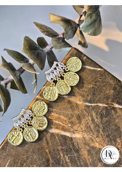 - Glow Earrings – Gold Kaplama Mini Pul Detaylı Kadın Küpe (KOD-320)