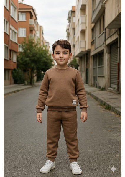 Erkek ve Kız Çocuk Üç Iplik Içi Şardonlu Alt Üst Takım Uzun Kollu Sweat ve Lastikli Paça modelleri