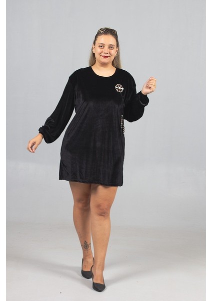 Kışın Gözdesi Siyah Kadife Şıklığı: Tarzınızla Fark Yaratın!