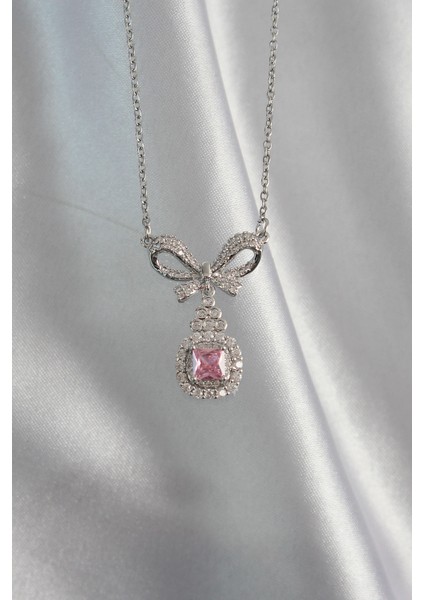 316L Çelik Gümüş Renk Fiyonk Detay Pembe Zirkon Taşlı Tektaş Kolye 55420 modelleri