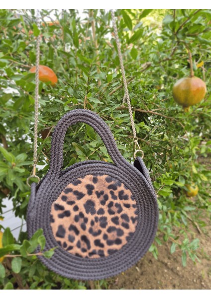 El Yapımı Leopar Desenli Yuvarlak Çanta, Antrasit Kordon ve Zincir Askılı Omuz Çantası