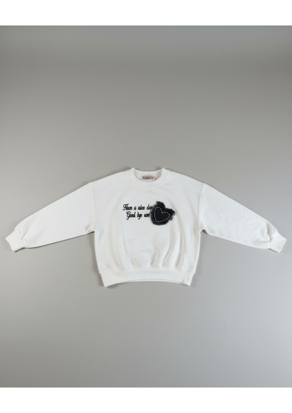 Kalp Nakışlı ve Püskül Detaylı Beyaz Sweatshirt Siyah Palazzo Jean Kız Çocuk Takımı fırsatları