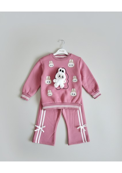 3 Iplik Şardonlu Labubu Oyuncaklı ve Kurdeleli Pembe Kız Çocuk Eşofman Takımı fiyatları