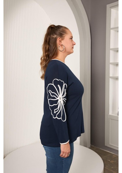 Şerit Çiçek Desenli Büyük Beden Bluz fırsatları