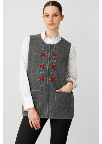 25001 Desen Triko Önü Klim Nakış Işlemeli Sıfır Yaka Fermuarlı Kısa Yelek fiyatları