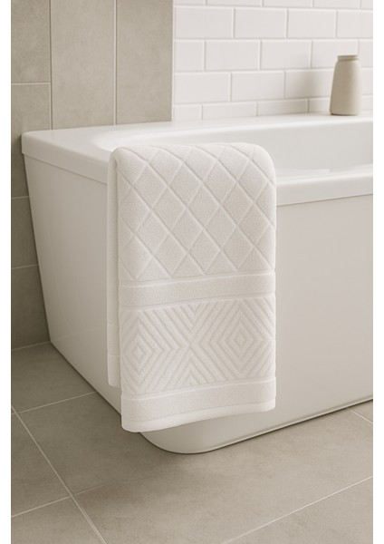 %100 Pamuk 100X150 cm Piramit Desenli Banyo Havlusu – Yumuşak & Su Emici modelleri