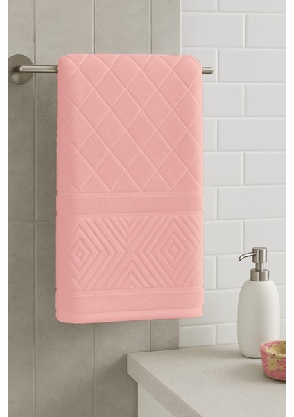 %100 Pamuk 100X150 cm Piramit Desenli Banyo Havlusu – Yumuşak & Su Emici fiyatları