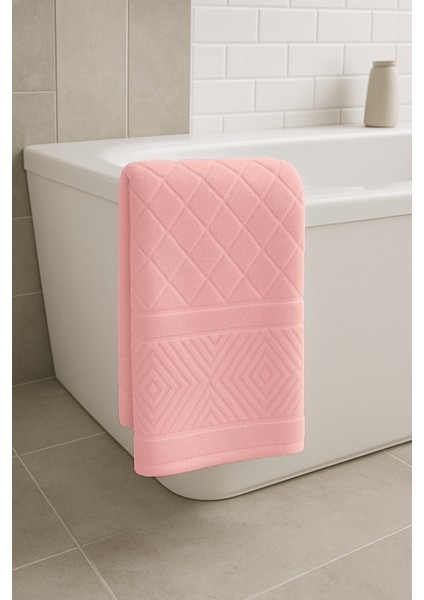 %100 Pamuk 100X150 cm Piramit Desenli Banyo Havlusu – Yumuşak & Su Emici modelleri