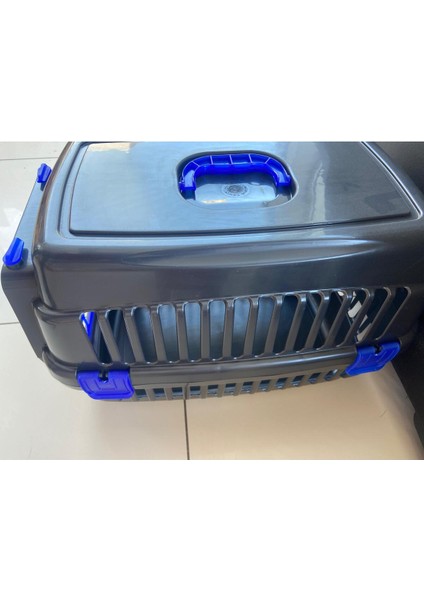 Mavi Plastik Taşıma Çantası, Kedi ve Köpekler Için Rahat ve Güvenli Seyahat Seçeneği modelleri
