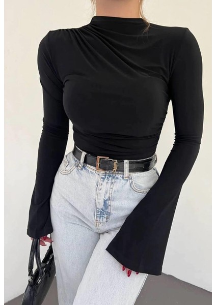 Minimalist Siyah Bluz – Balon Kol & Yüksek Yaka Tasarım