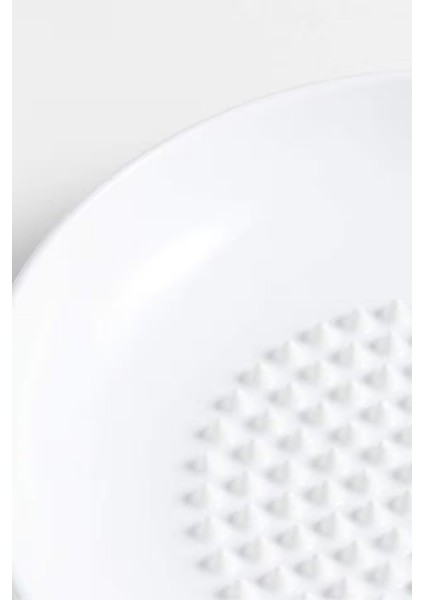 Crate&barrel Beyaz Seramik Sarımsak Rendeleme Özellikli Tabak, Çok Amaçlı Porselen fiyatları