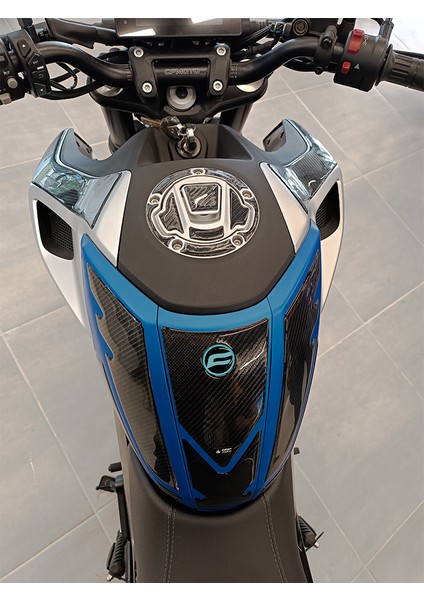 CF 250 NK 2023 ile Uyumlu Kaydırmaz 6D Karbon 19 Parça Tank Pad Seti GC17