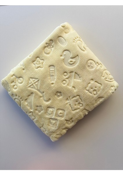 Geometrik Desenli Peluş Bebek Battaniyesi modelleri