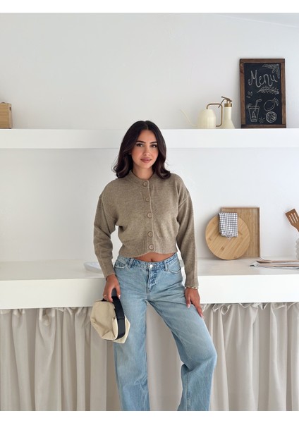 Yumuşak Dokulu 5 Düğme Crop Hırka