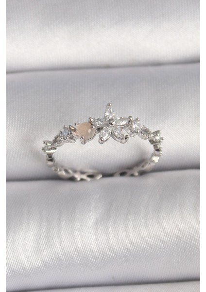 Pirinç Gümüş Renk Zirkon Taşlı Çiçek Model Ayarlanabilir Yüzük