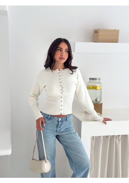 Yumuşak Dokulu 10 Düğme Triko Hırka fiyatları