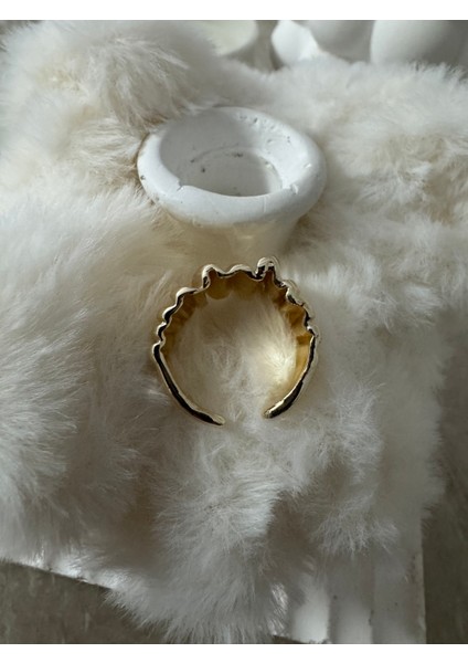 Dikey Çizgi Kabartmalı Gold Yüzük