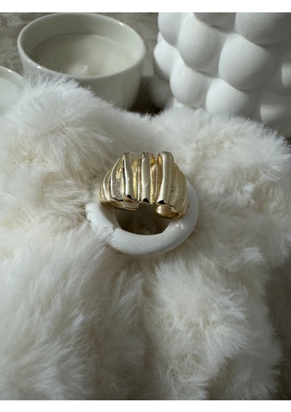 Dikey Çizgi Kabartmalı Gold Yüzük fiyatları