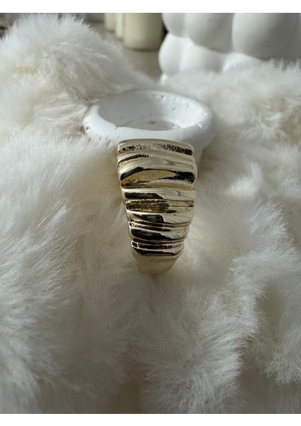 Dikey Çizgi Kabartmalı Gold Yüzük modelleri