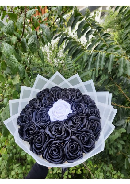 20 Li Ledli Solmayan Gül Buketi Siyah Gül Dışı Siyah Ortada Beyaz Gül fırsatları