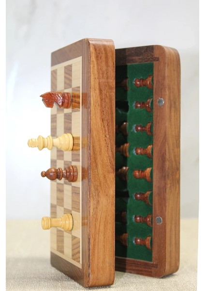 Özel Vernikli Mıknatıs Taşlı Ahşap Katlanabilir Kutulu Satranç Oyunu 12.5 cm G220 ( Lisinya ) fırsatları