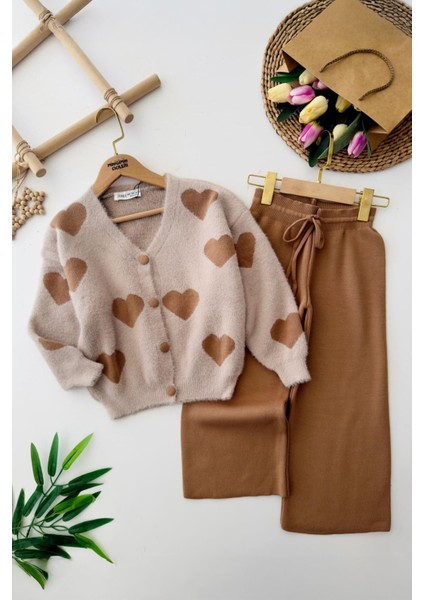 Yumoş Kalp Desenli Kız Çocuk Hırkalı triko takım - Kahve