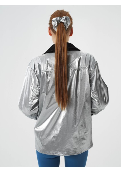 Kadın Gri Metalik Parlak Dokulu Oversize Ceket fırsatları