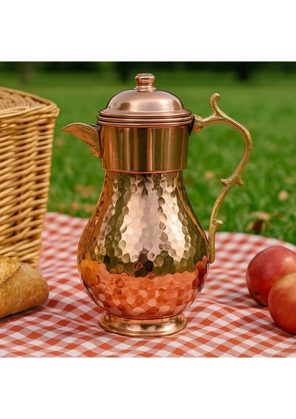 El Yapımı Çekiçle Dövülmüş Bakır Sürahi