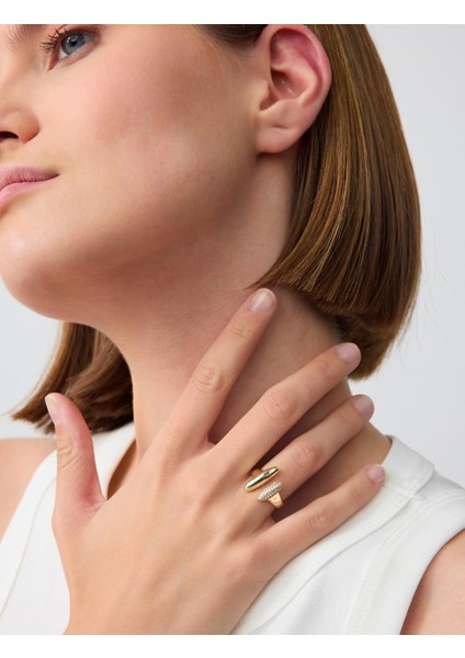 Altın Rengi Parlak Taşlı Geometrik Figürlü Yüzük