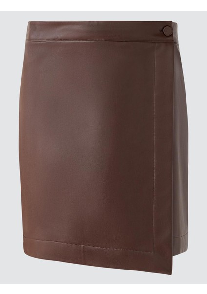 Acı Kahve Düz Kesim Çıtçıt Detaylı Deri Görünümlü Mini Etek