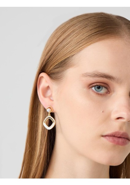 Altın Rengi Kare Figürlü Mine Detaylı Incili Küpe