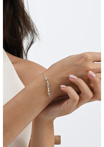 925 Ayar Gümüş Rodyumlu Inci ve Zirkon Taşlı Parıltı Seli Gümüş Bileklik SGTL13060RODAJ fiyatları