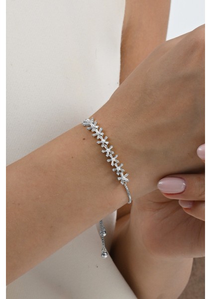 925 Ayar Gümüş Rodyumlu Inci ve Baget Kesim Zirkon Taşlı Asansörlü Çiçek Gümüş Bileklik SGTL13058RODAJ