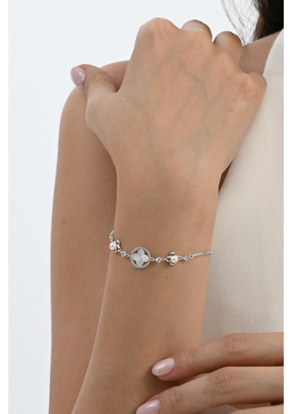 925 Ayar Gümüş Rodyumlu Inci, Sedef ve Zirkon Taşlı Asansörlü Asil Yonca Gümüş Bileklik SGTL13059RODAJ fırsatları