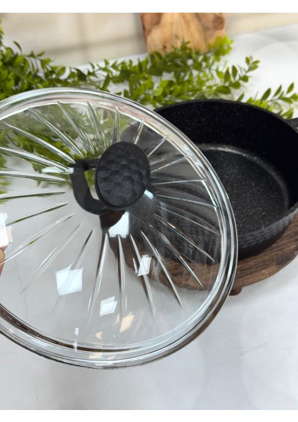 YENİ DIAMENTE DÖKÜM BASIK MODEL TENCERE 28 CM modelleri