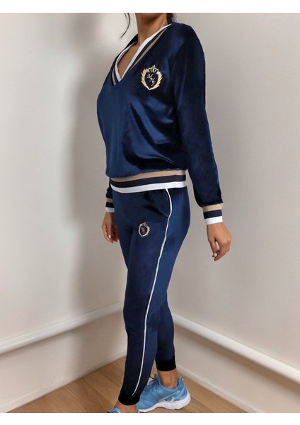 Kadın Uzun Kollu V Yaka Yakası ve Kol Ağzı Şerit Detay Kadife Takım