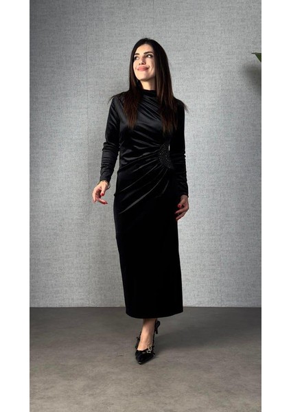 Kadınbalıkçı Yaka Büzgü ve Taş Işleme Detay Maxi Boy Kadife Elbise modelleri