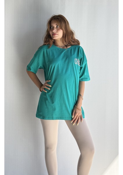 Kadın Bisiklet Yaka Sırt Nakış Detaylı Oversize Tişört