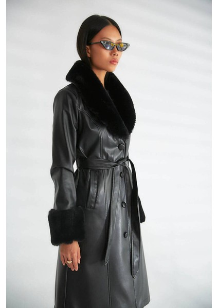 Kadın Yakası ve Manşeti Sabit Kürklü Midi Boy Deri Trençkot